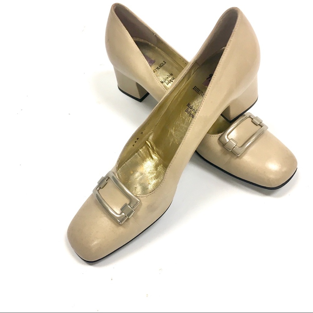 Bruno Magli Light Taupe/Creme Buckle Pumps 1 3/4” Heels 9.5 Slim AAA